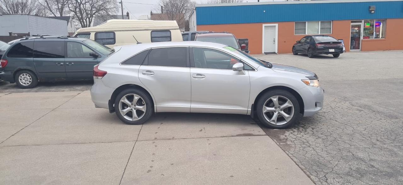 2013 Toyota Venza LE -AWD Photo