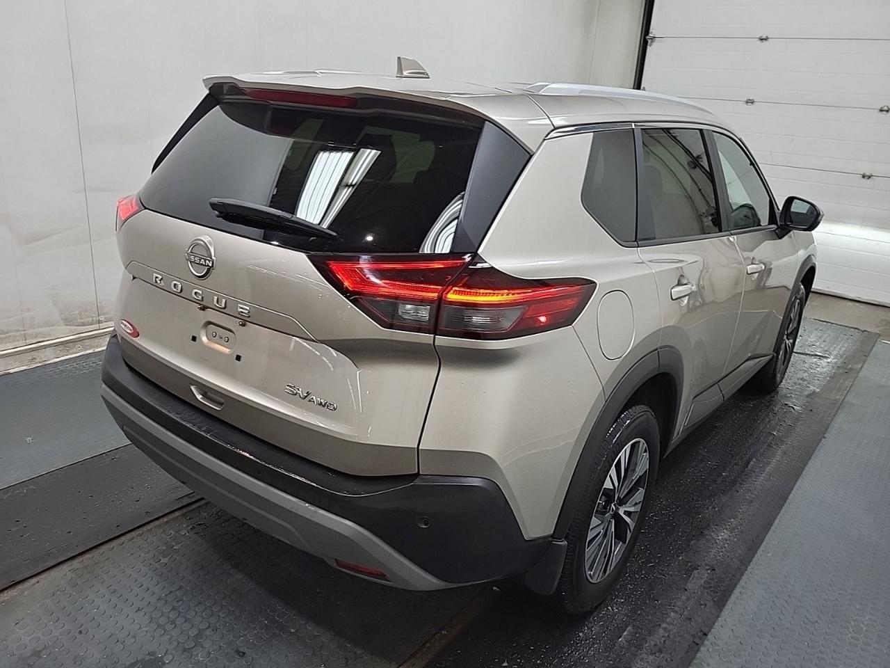 2023 Nissan Rogue SV MOONROOF Photo