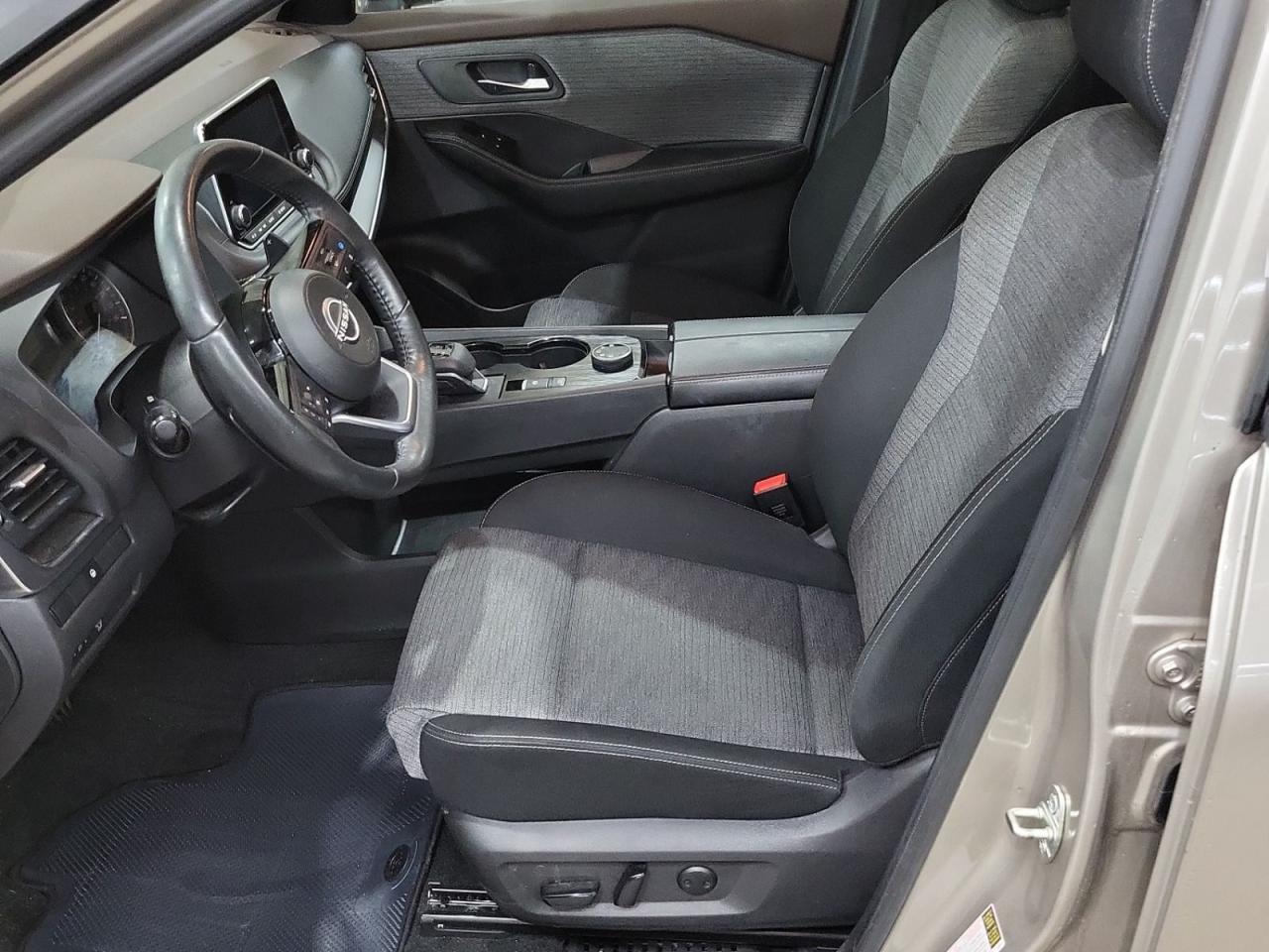 2023 Nissan Rogue SV MOONROOF Photo