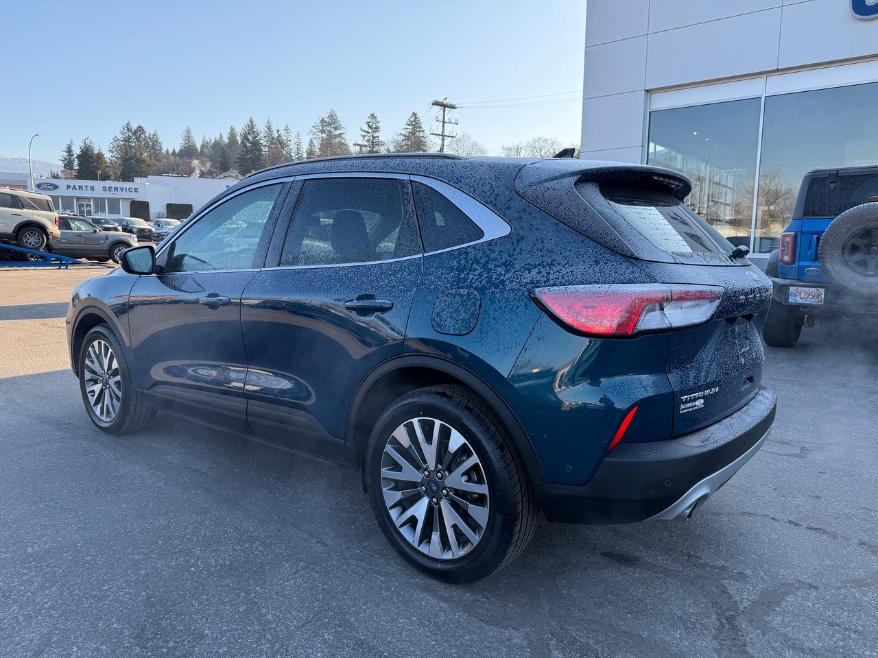 2020 Ford Escape Titanium Hybrid Photo2