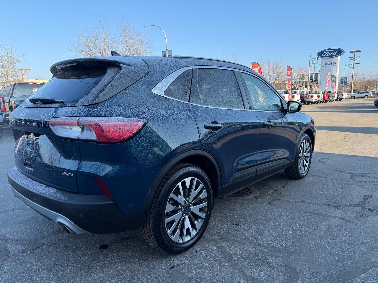 2020 Ford Escape Titanium Hybrid Photo3