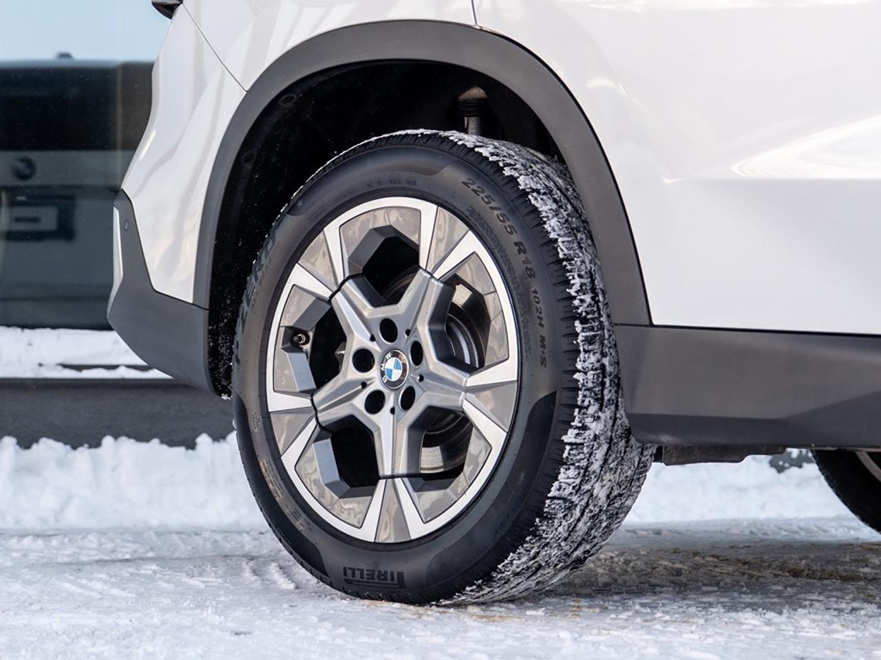 2024 BMW X1 xDrive28i Photo3