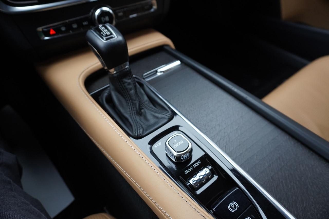 2017 Volvo V90 T6 AWD/ INSCRIPTION/ 1 OWNER/ POLESTAR ENGINEERING Photo