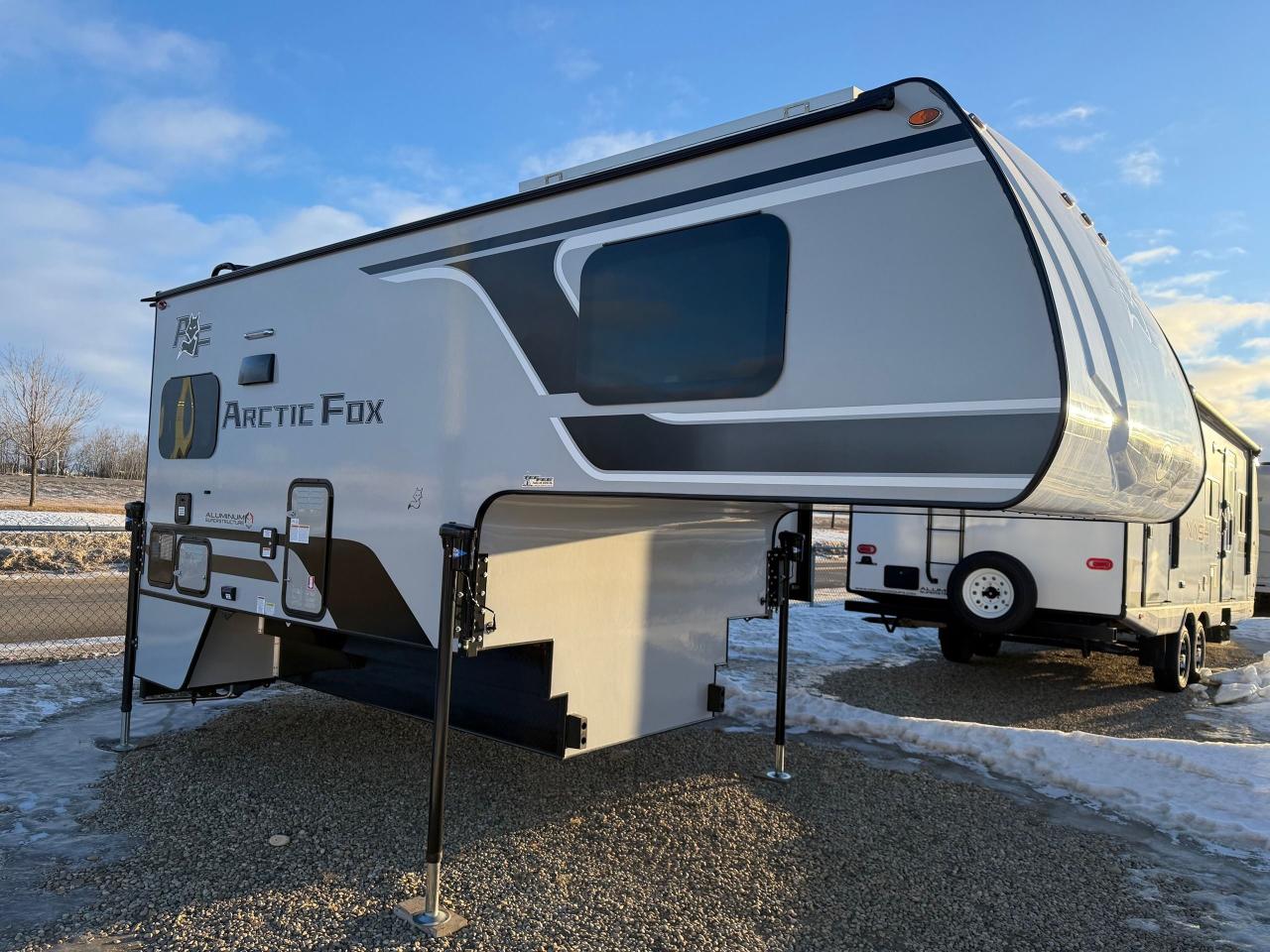 <p><strong>Standard Features:</strong></p><p>Fox Value Package: Electric Rear Awning, Sliding Battery Tray, 2500# Camper Jacks, Dual 30# LP Tanks, Exterior Speakers, Rear Ladder, Rear Sliding Storage Tray, Diamond Plate Armor, Oven, Microwave w/ Air Fryer, 8 Cu Ft 12V Refrigerator, Pull Out Pantry, Premium Fan, TV Antenna, Dinette Storage Drawer, Bedspread & Shams, Front Bedroom Shelf</p><p>Fully Welded Thick Wall Aluminum Frame Construction, Corona Treated Fiberglass, Laminated Walls, 4 Season Block Foam Insulation, Cathedral Ceiling, Heated and Enclosed Holding Tanks, Thermal Pane Windows</p><p>SolX4 400W Solar Package, LED Lighting, LPG Quick Connect, Black Water Flush System, Exterior Shower, Marine Detachable Power Cord, 6 Gal Gas/Elec Water Heater, 20k BTU Furnace w/ Digital T-Stat, Interior Command Center, Rear Back Up Window, Battery Disconnect, Queen Mattress, USB Charge Ports</p>