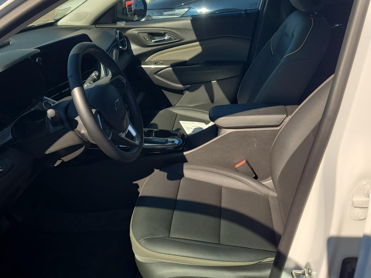 2025 Chevrolet Trax ACTIV Photo2