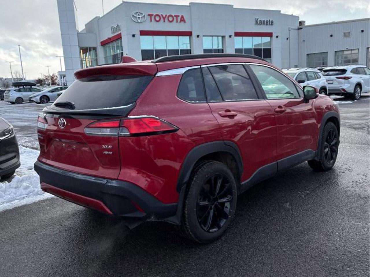 2022 Toyota Corolla Cross XLE AWD | Leather | Sunroof | Heated Wheel + Seats | Power Hatch | Power Seat | CarPlay & More ! Photo3