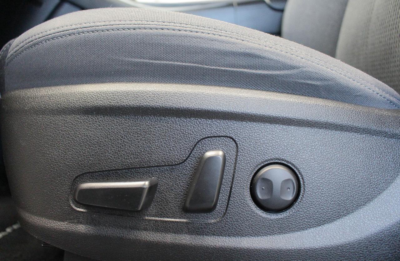 2022 Hyundai Santa Fe Preferred TWO SETS OF TIRES - HEATED SEATS/STEERING WHEEL - CLOTH UPHOLSTERY Photo