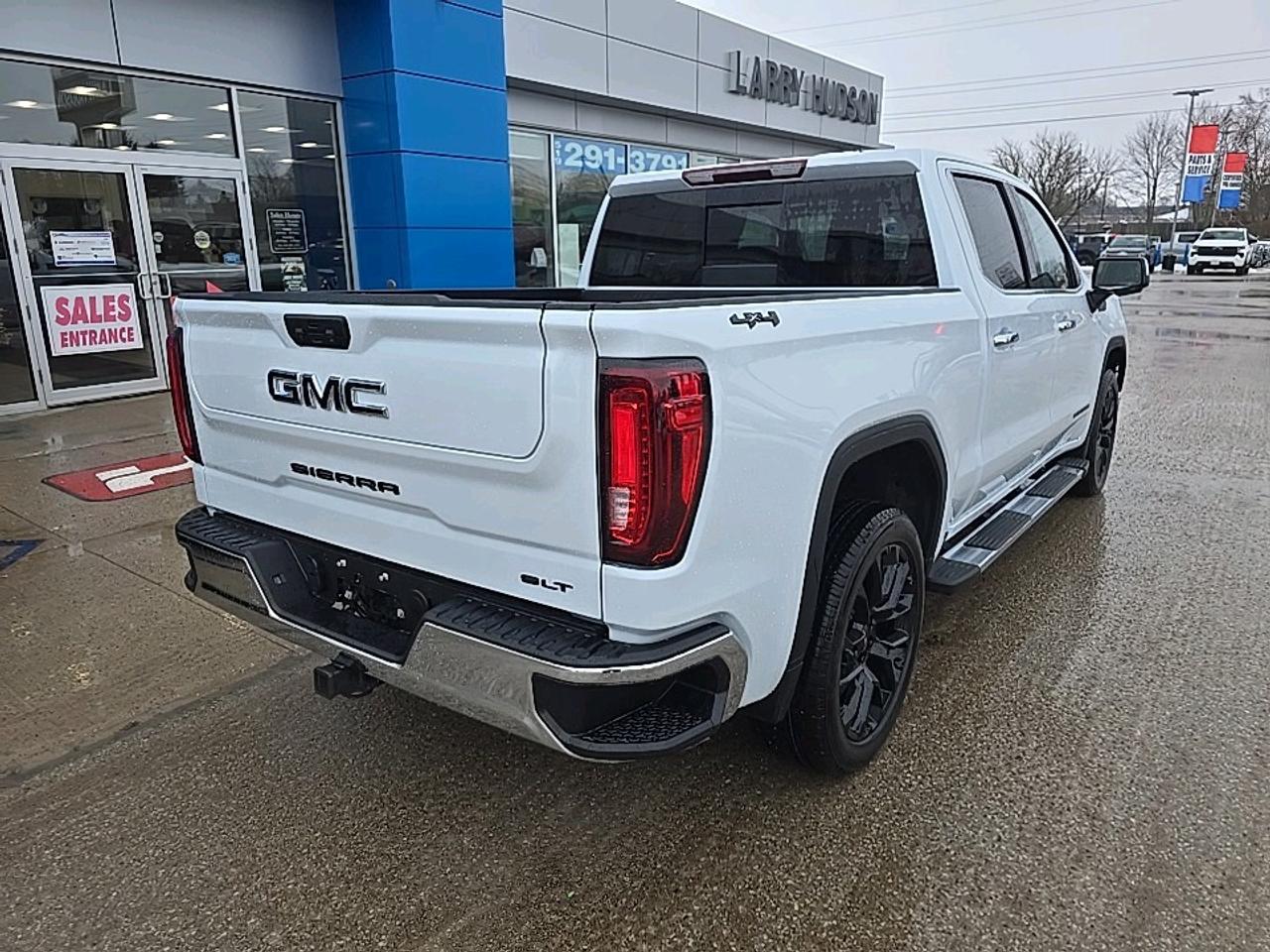 2026 GMC Sierra 1500 SLT Photo2