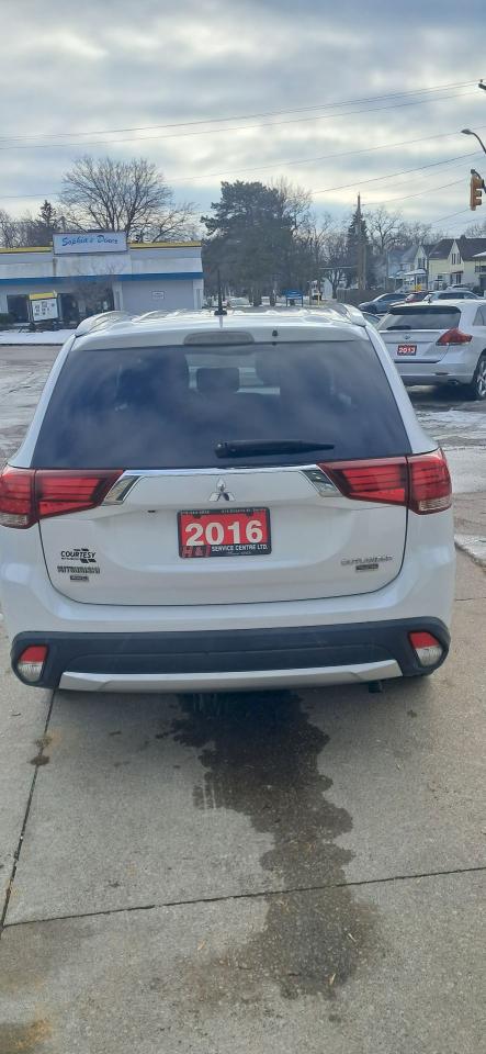 2016 Mitsubishi Outlander SE -AWD Photo