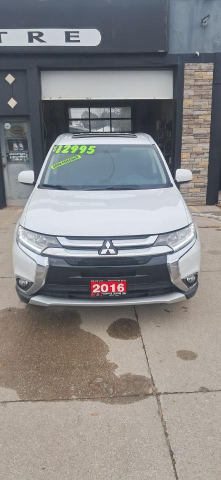 2016 Mitsubishi Outlander SE -AWD Photo