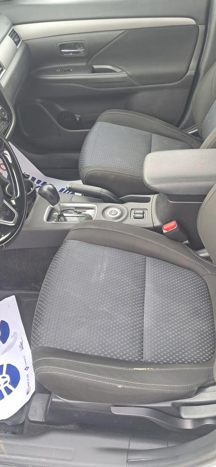 2016 Mitsubishi Outlander SE -AWD Photo