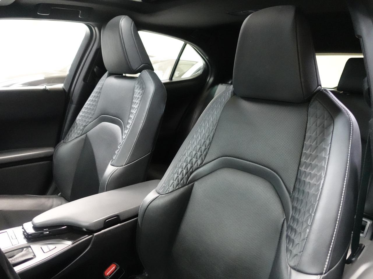 2021 Lexus UX 250 HYBRID AWD | Leather | Sunroof | BSM | CarPlay Photo