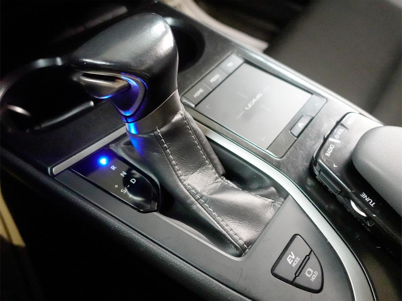 2021 Lexus UX 250 HYBRID AWD | Leather | Sunroof | BSM | CarPlay Photo