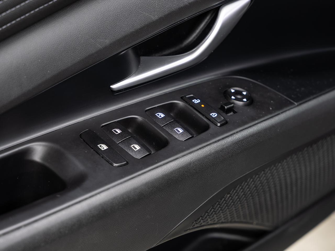 2024 Hyundai Elantra LUXURY | Nav | Leather | Sunroof | ACC | CarPlay