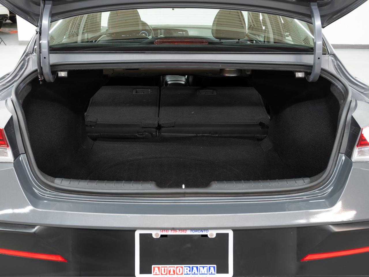 2024 Hyundai Elantra LUXURY | Nav | Leather | Sunroof | ACC | CarPlay