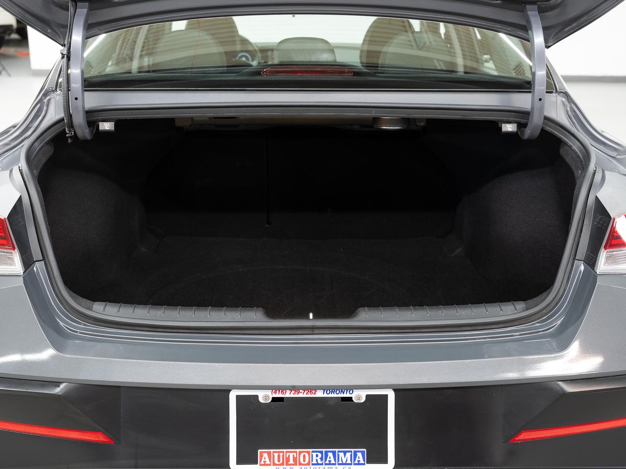 2024 Hyundai Elantra LUXURY | Nav | Leather | Sunroof | ACC | CarPlay Photo