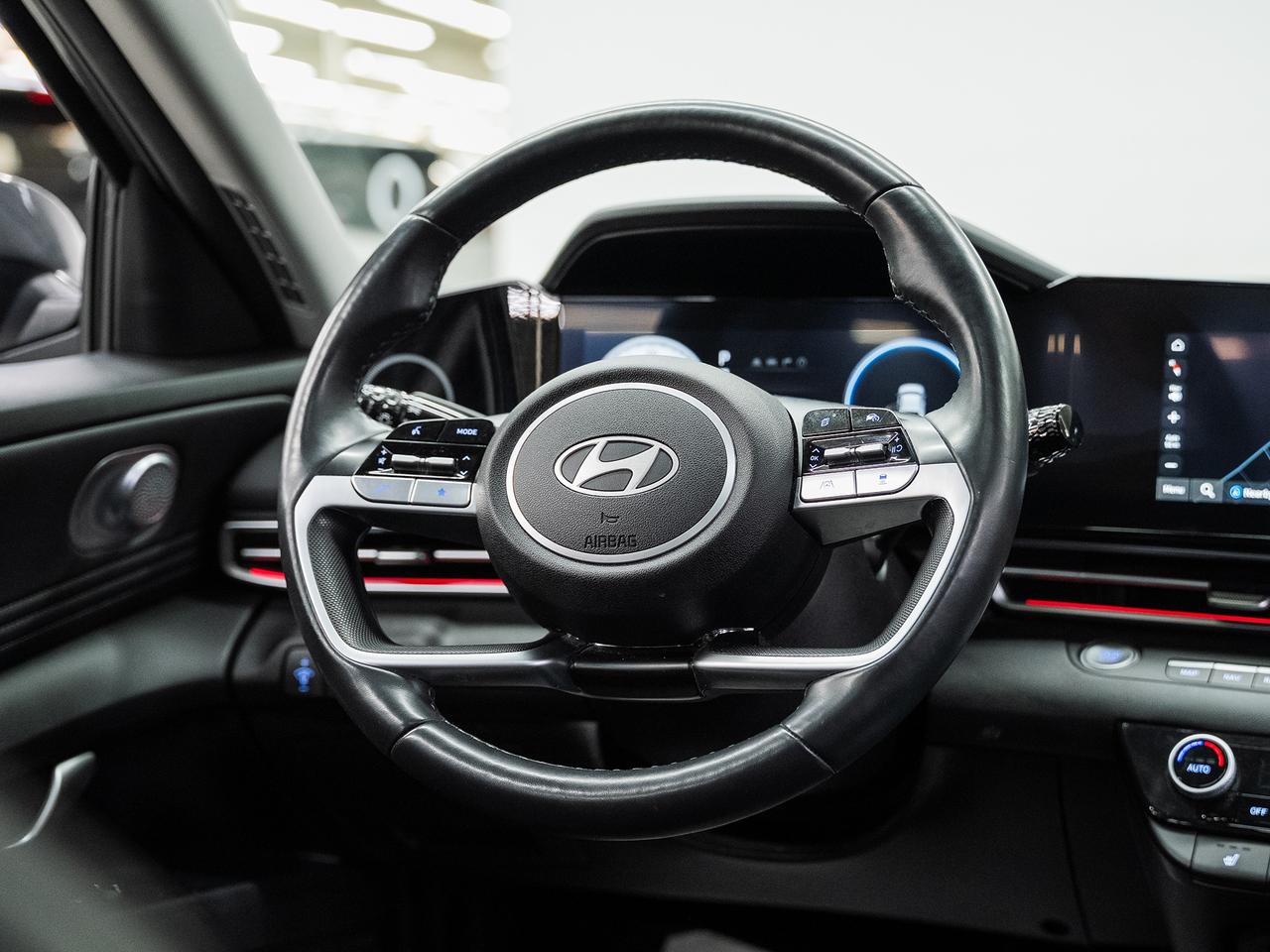 2024 Hyundai Elantra LUXURY | Nav | Leather | Sunroof | ACC | CarPlay