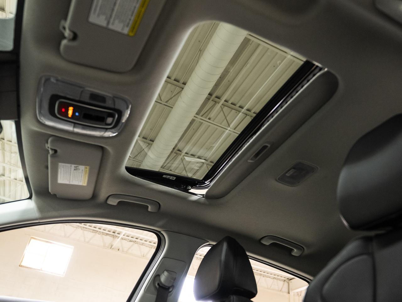 2024 Hyundai Elantra LUXURY | Nav | Leather | Sunroof | ACC | CarPlay