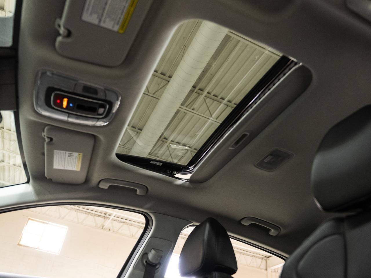 2024 Hyundai Elantra LUXURY | Nav | Leather | Sunroof | ACC | CarPlay