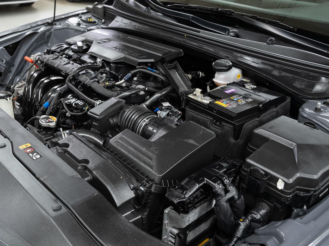 2024 Hyundai Elantra LUXURY | Nav | Leather | Sunroof | ACC | CarPlay Photo