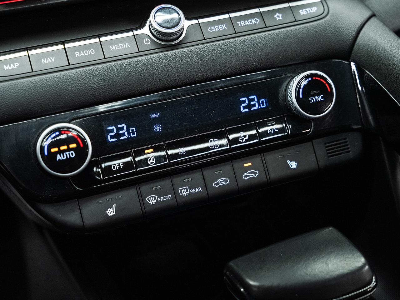 2024 Hyundai Elantra LUXURY | Nav | Leather | Sunroof | ACC | CarPlay