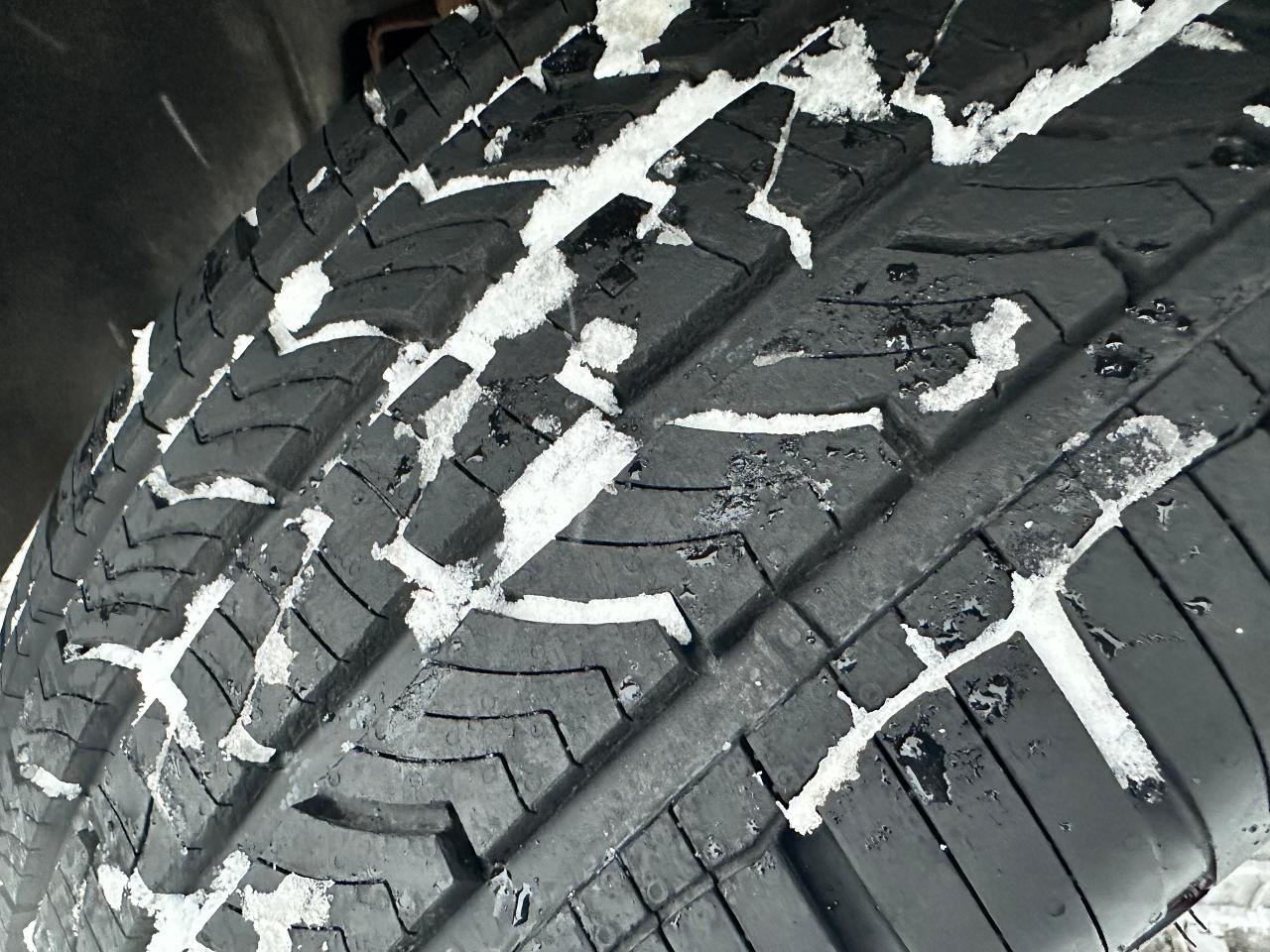 2019 Chevrolet Suburban LS 4X4 8-PASS Remote Start FM/XM CarPlay BackupCam Photo