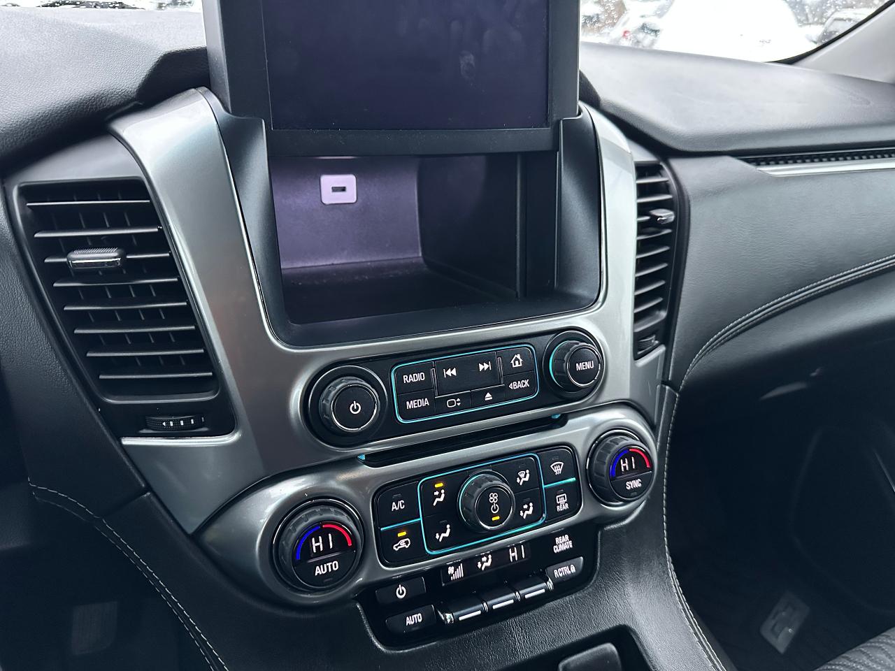 2019 Chevrolet Suburban LS 4X4 8-PASS Remote Start FM/XM CarPlay BackupCam Photo