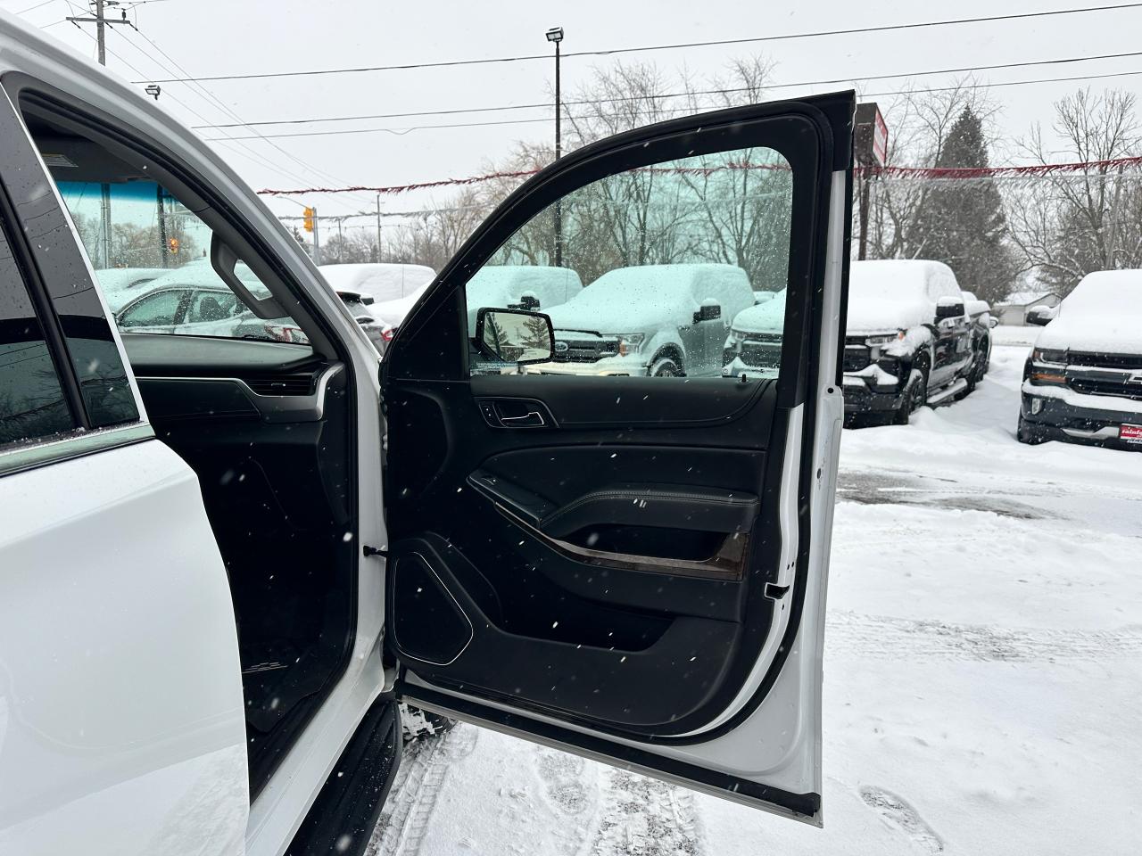 2019 Chevrolet Suburban LS 4X4 8-PASS Remote Start FM/XM CarPlay BackupCam Photo