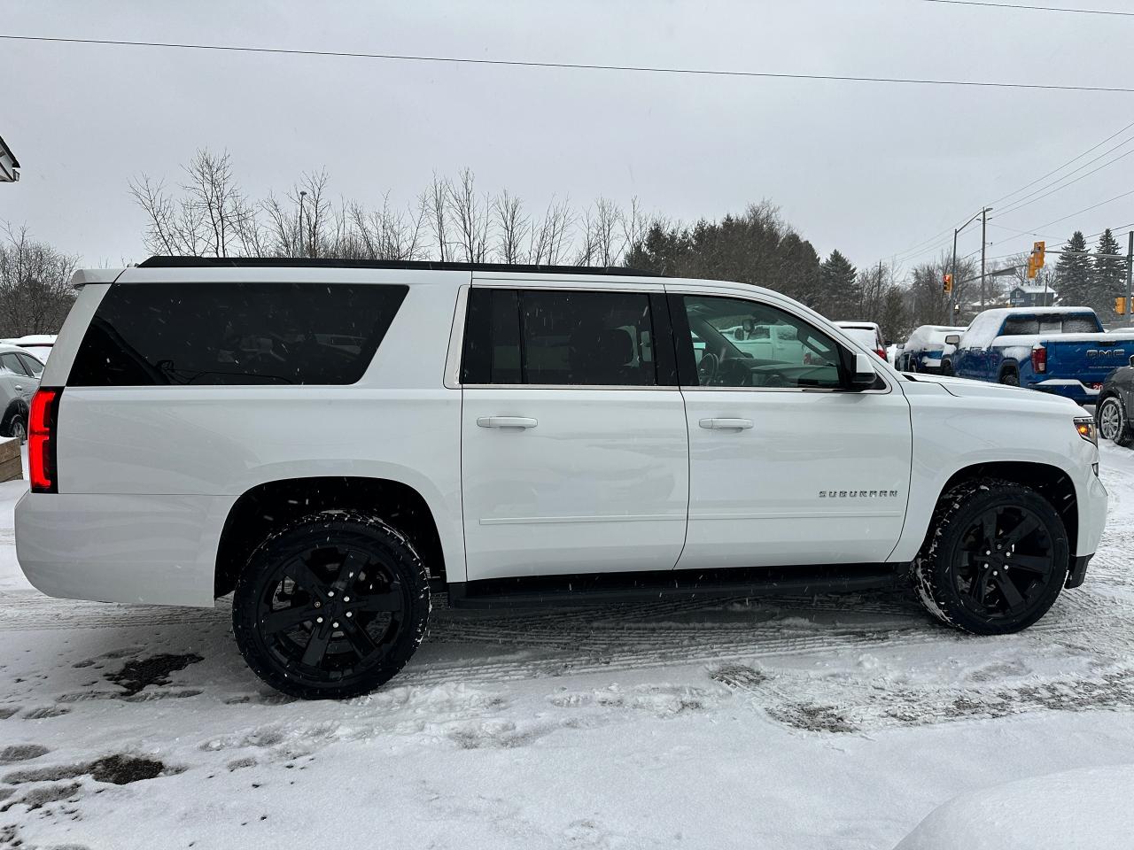 2019 Chevrolet Suburban LS 4X4 8-PASS Remote Start FM/XM CarPlay BackupCam Photo4
