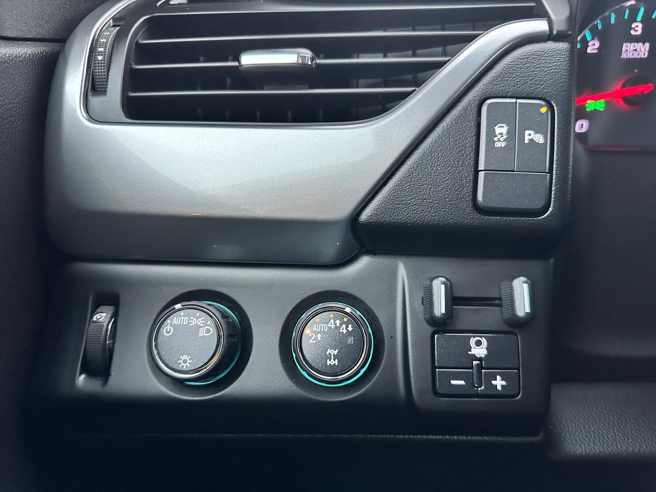 2019 Chevrolet Suburban LS 4X4 8-PASS Remote Start FM/XM CarPlay BackupCam Photo