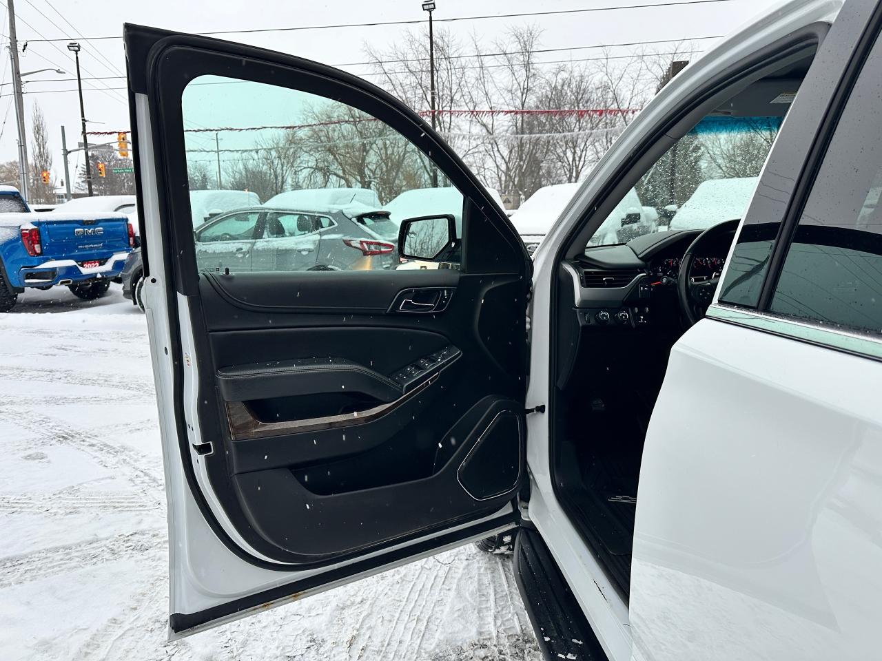 2019 Chevrolet Suburban LS 4X4 8-PASS Remote Start FM/XM CarPlay BackupCam Photo