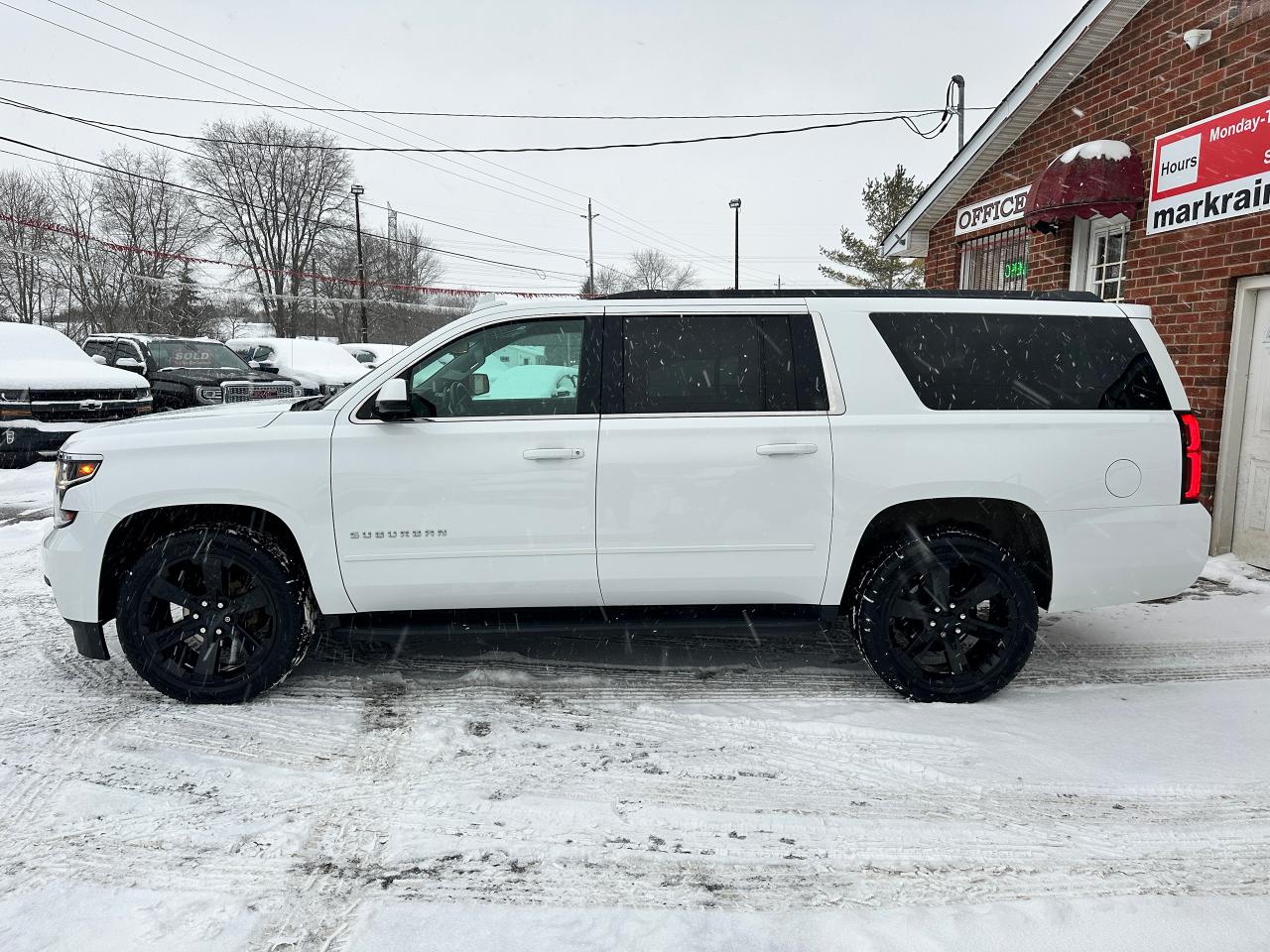 2019 Chevrolet Suburban LS 4X4 8-PASS Remote Start FM/XM CarPlay BackupCam Photo