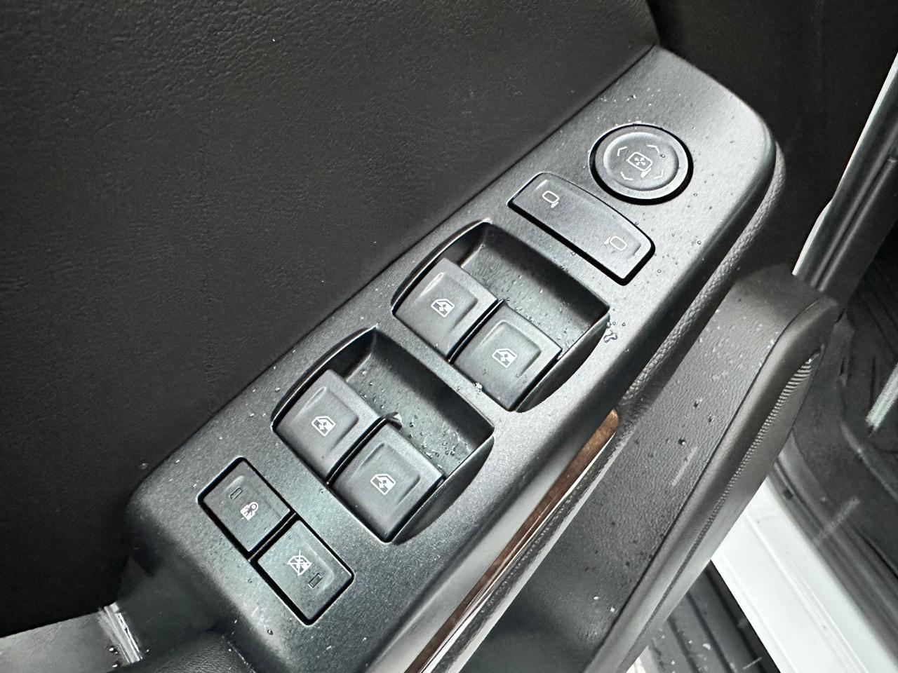 2019 Chevrolet Suburban LS 4X4 8-PASS Remote Start FM/XM CarPlay BackupCam Photo