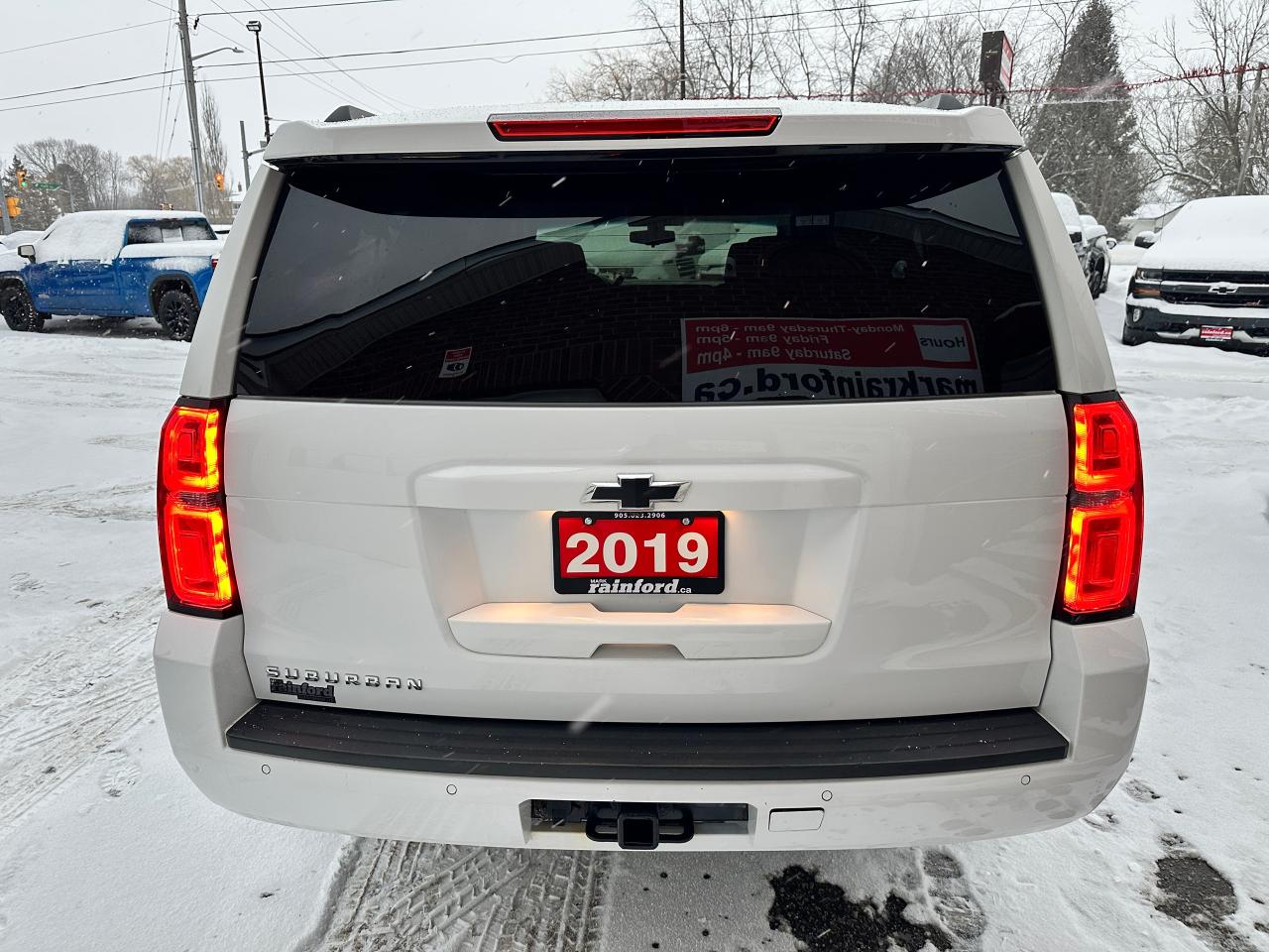 2019 Chevrolet Suburban LS 4X4 8-PASS Remote Start FM/XM CarPlay BackupCam Photo3