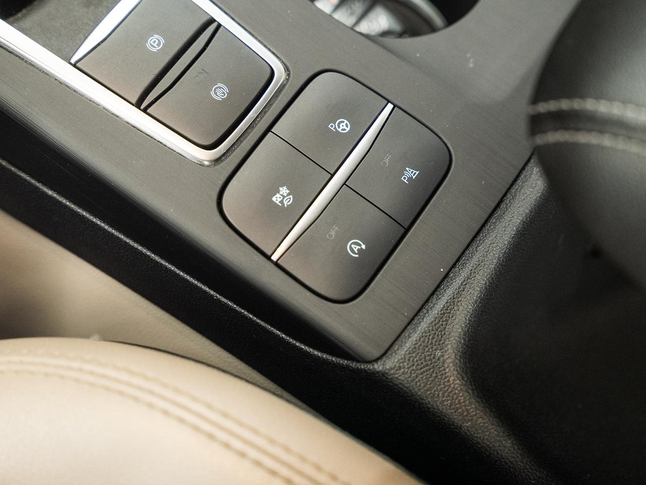 2021 Ford Escape TITANIUM AWD | Nav | Leather | BSM | CarPlay