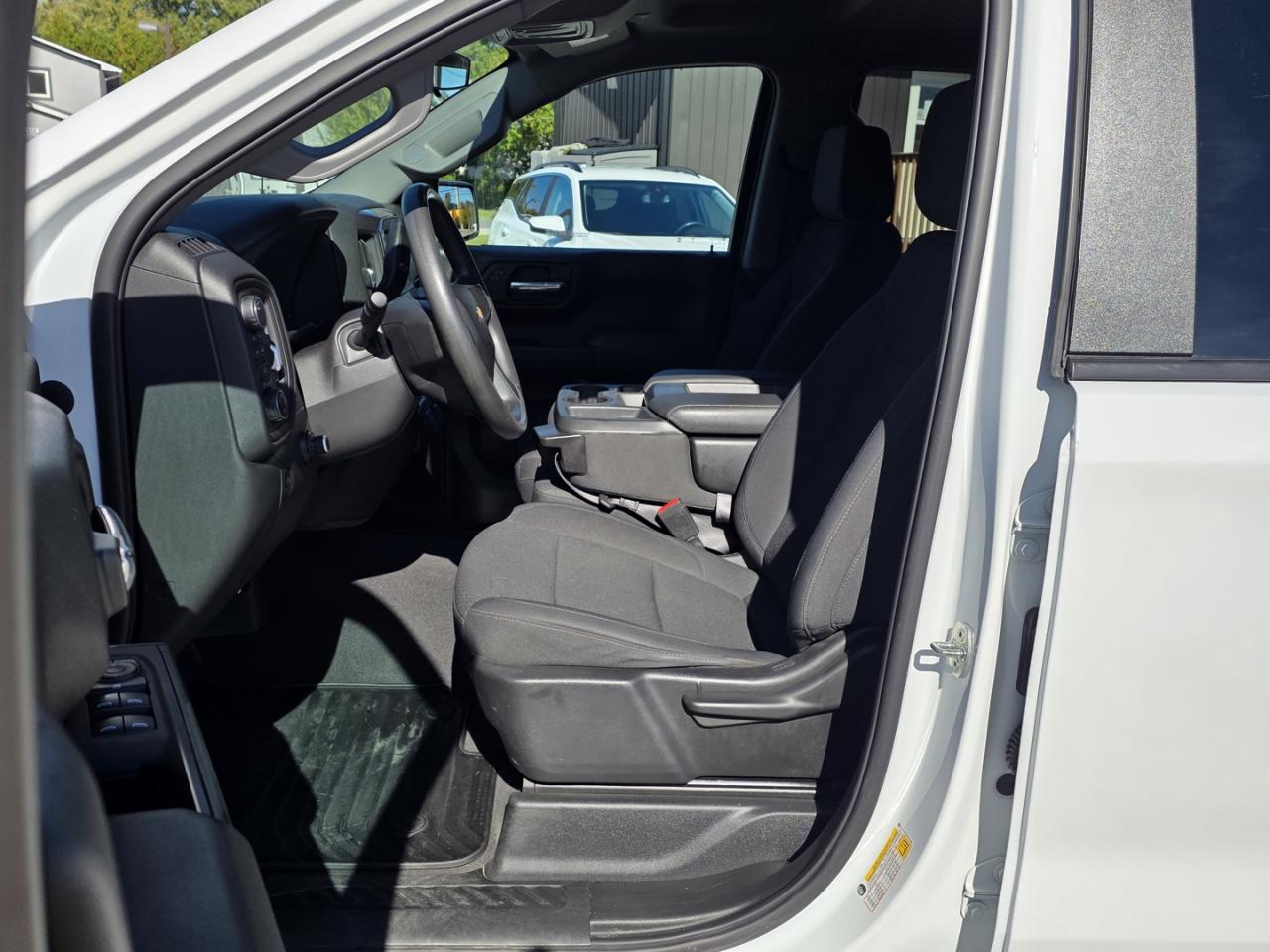 2022 Chevrolet Silverado 1500 Custom 4WD Photo