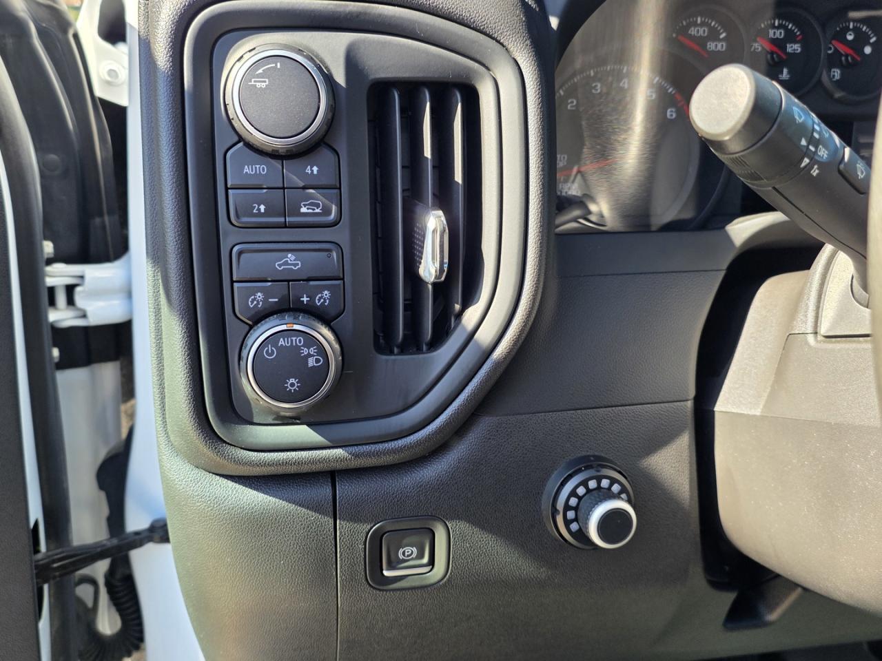 2022 Chevrolet Silverado 1500 Custom 4WD Photo