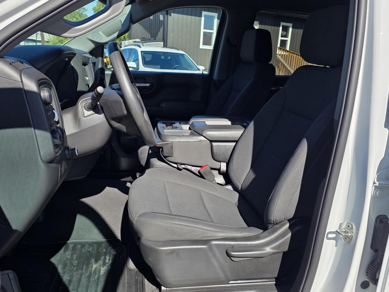 2022 Chevrolet Silverado 1500 Custom 4WD Photo