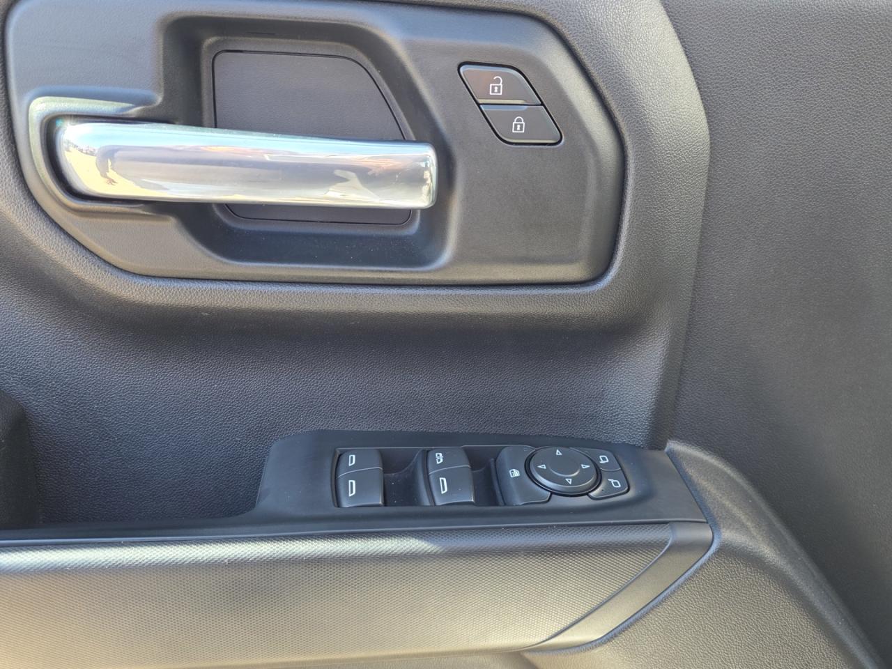 2022 Chevrolet Silverado 1500 Custom 4WD Photo