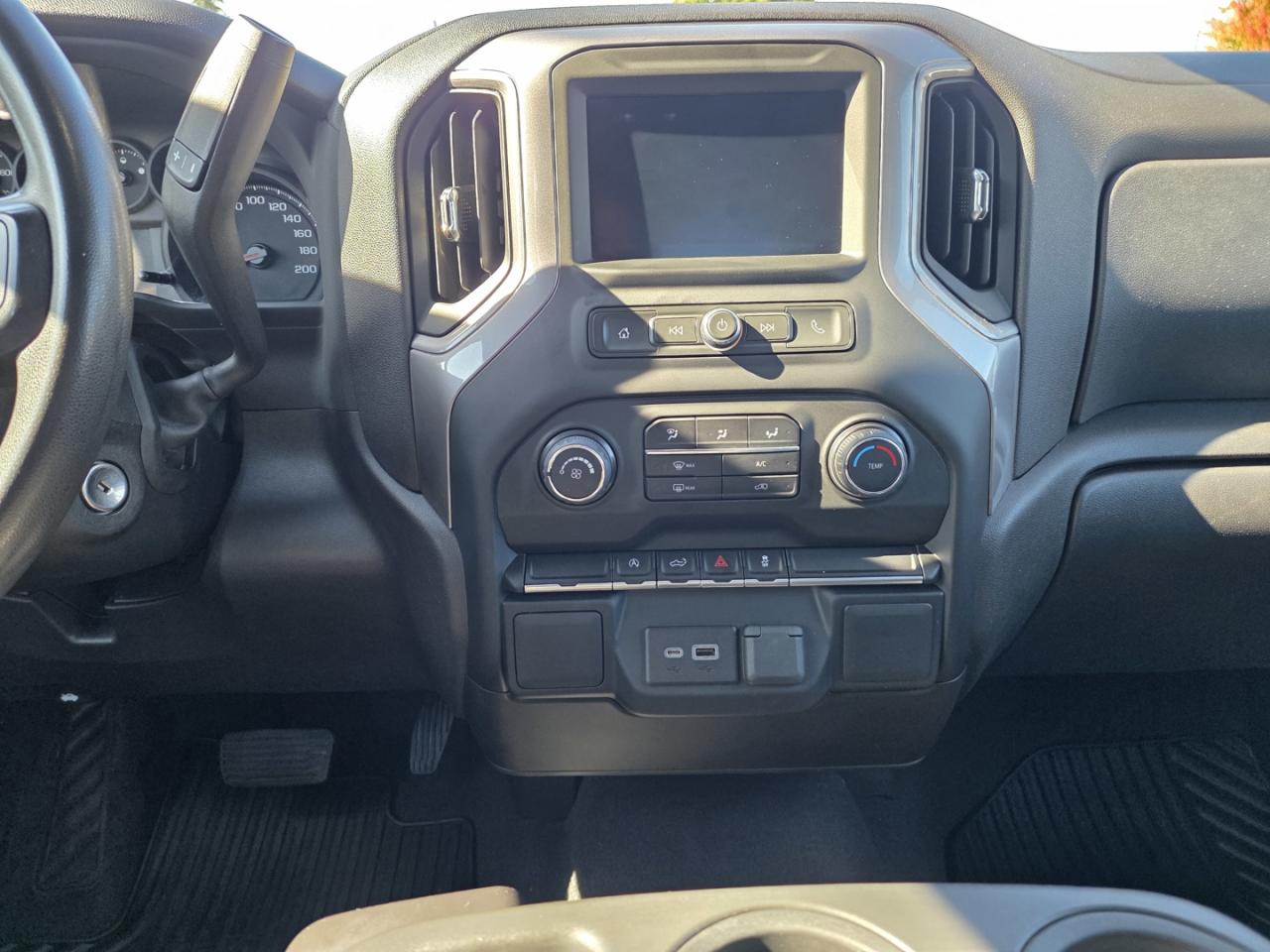 2022 Chevrolet Silverado 1500 Custom 4WD Photo