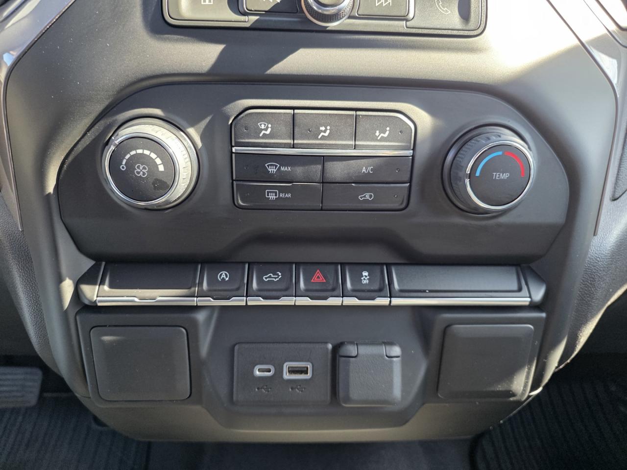 2022 Chevrolet Silverado 1500 Custom 4WD Photo