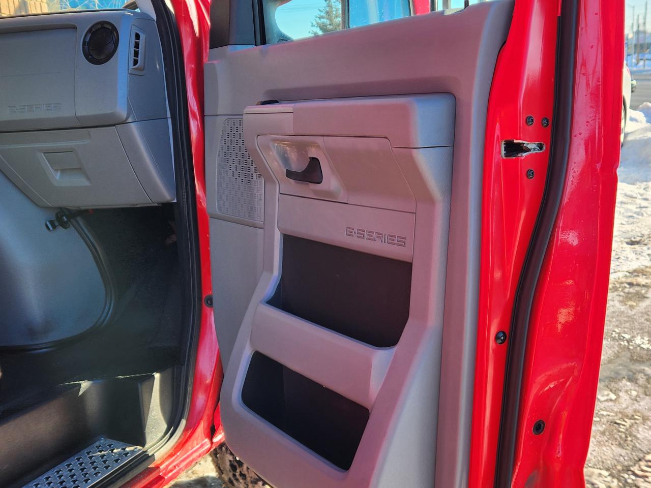 2013 Ford E250 Commercial Photo