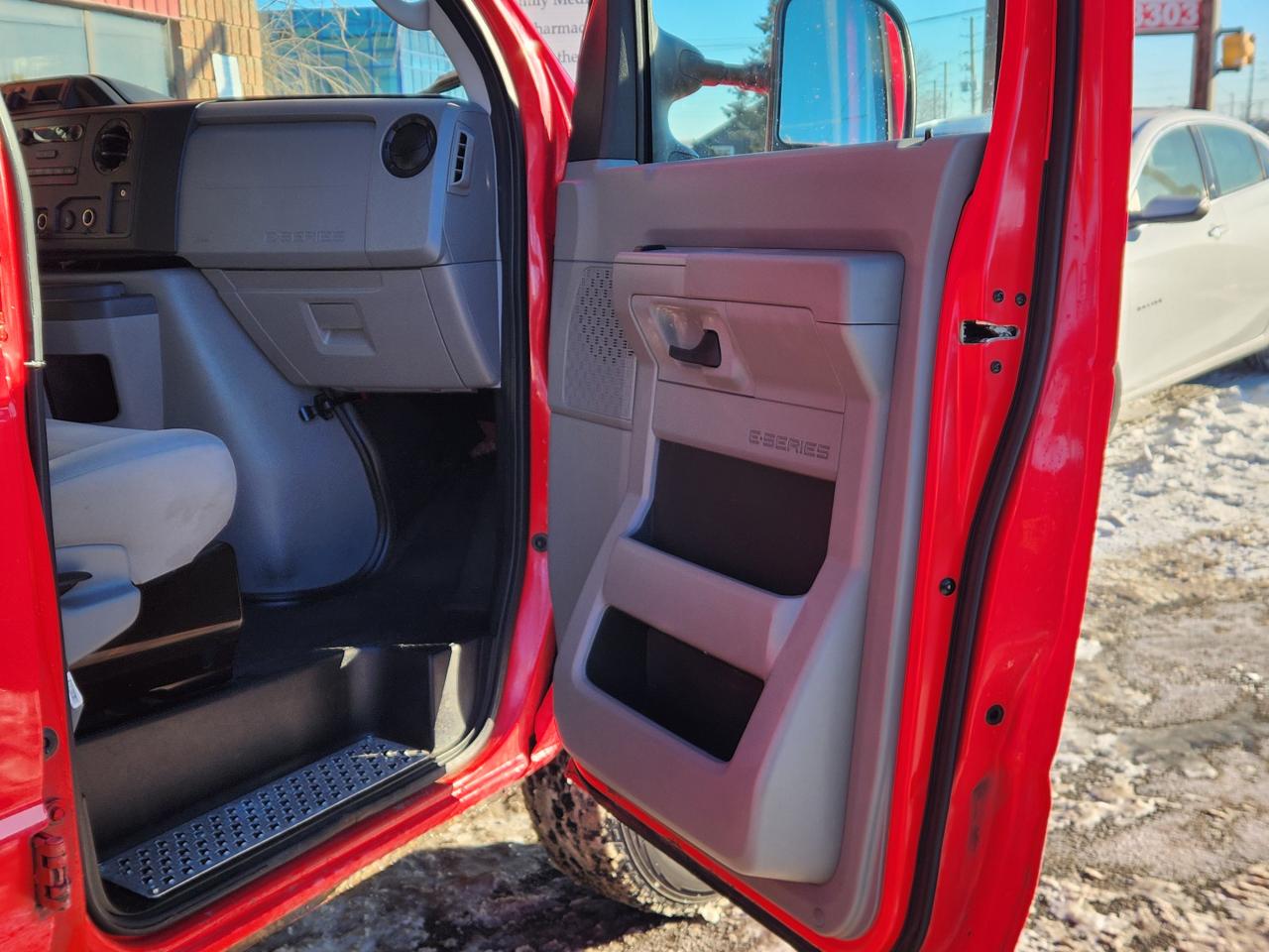 2013 Ford E250 Commercial Photo