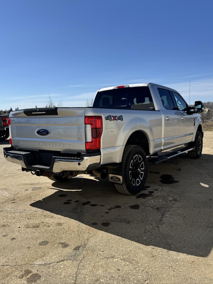 2019 Ford F-350 Super Duty SRW Lariat Photo3