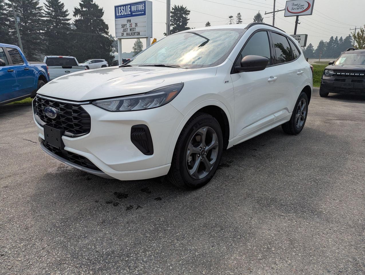 2024 Ford Escape Ford Blue Advantage - ST-Line AWD Photo0