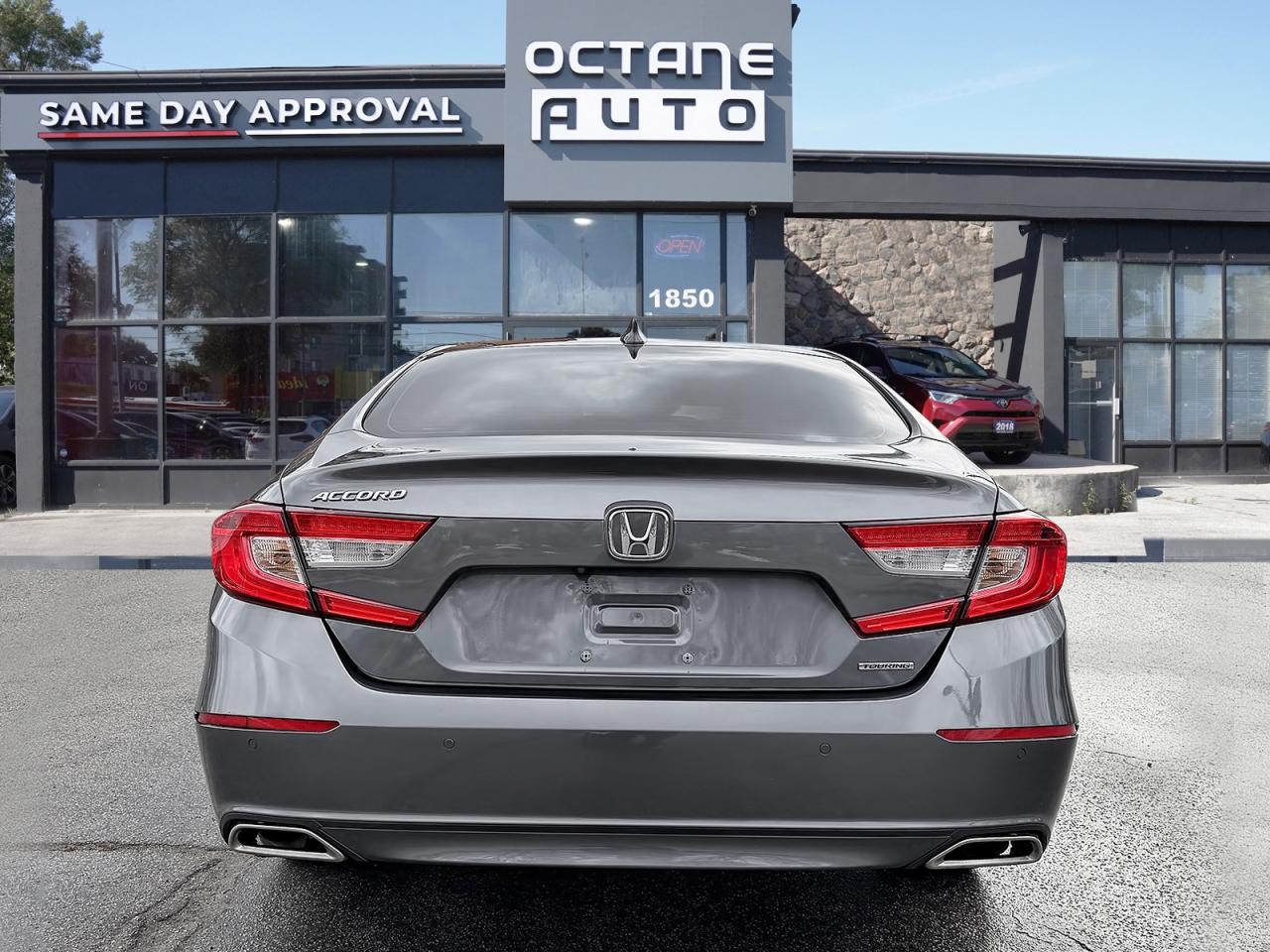 2018 Honda Accord Touring CVT Photo4