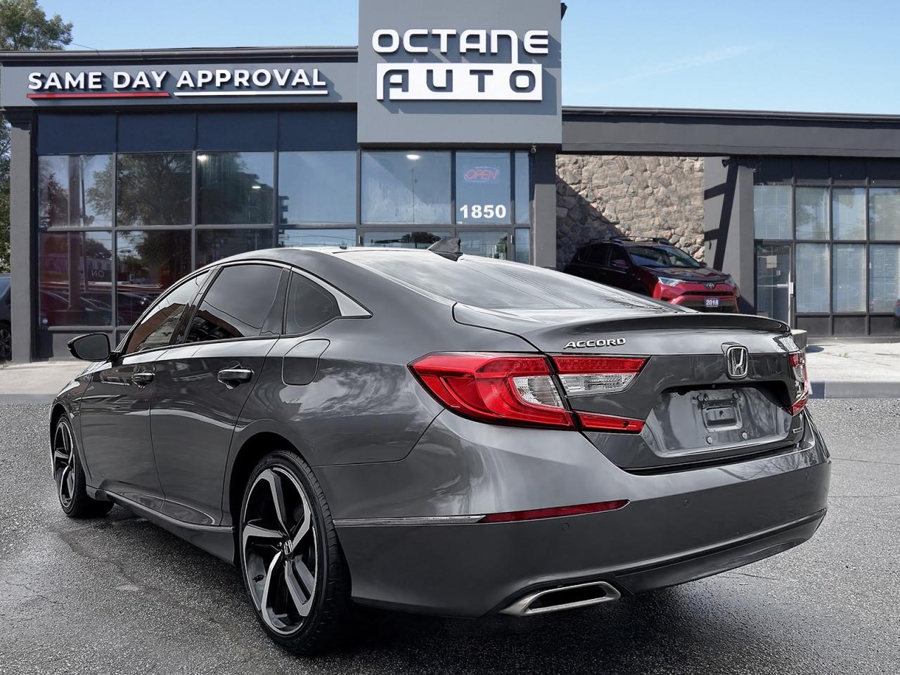 2018 Honda Accord Touring CVT Photo3