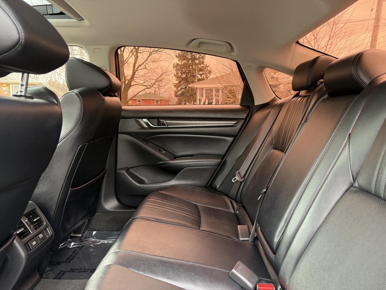 2018 Honda Accord Touring CVT Photo