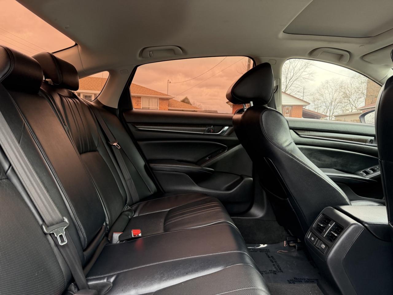 2018 Honda Accord Touring CVT Photo