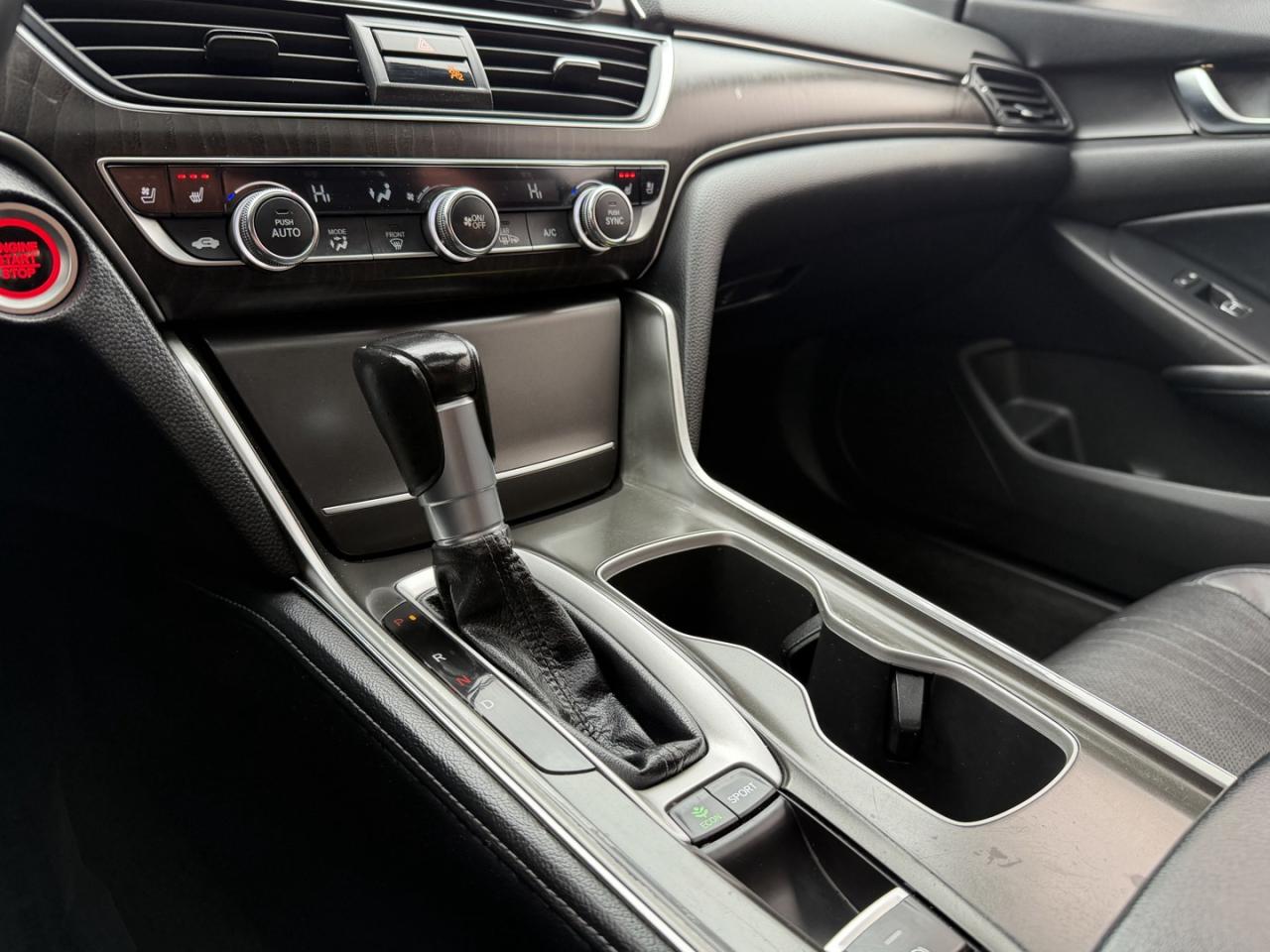 2018 Honda Accord Touring CVT Photo